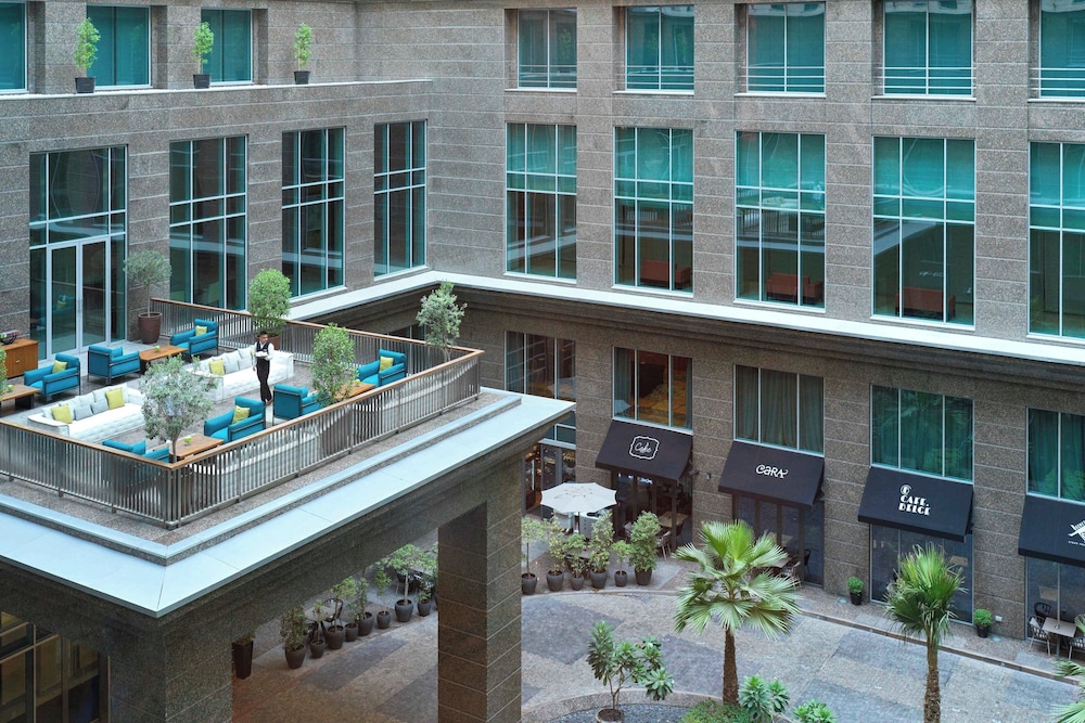 the ritz carlton dubai international financial centre