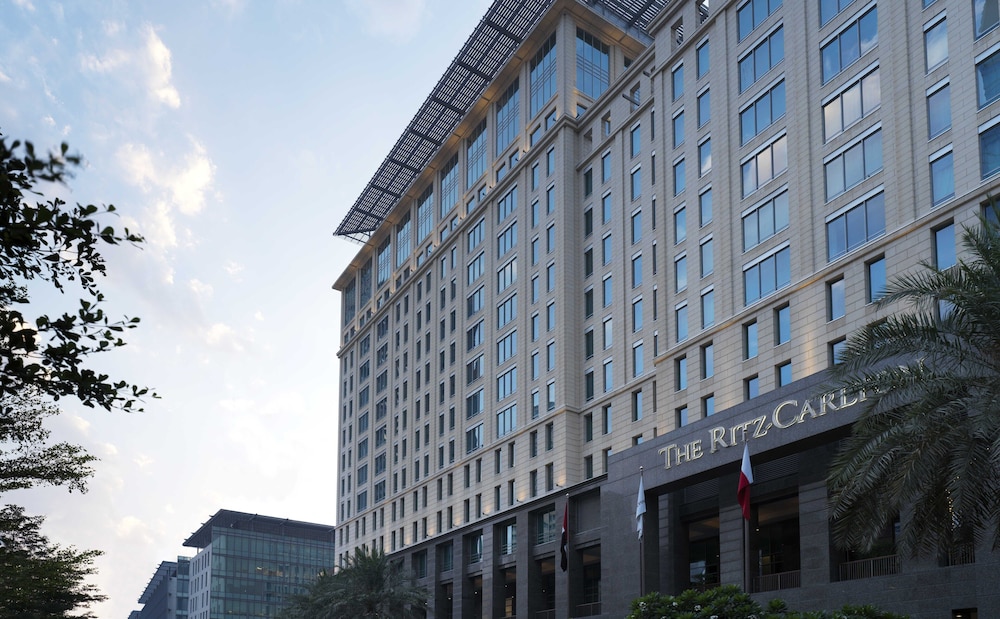 the ritz carlton dubai international financial centre