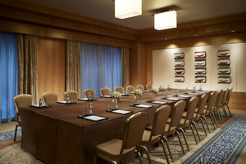 the ritz carlton dubai international financial centre