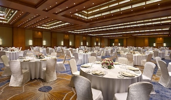the ritz carlton dubai international financial centre