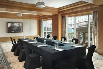 the ritz carlton dubai international financial centre