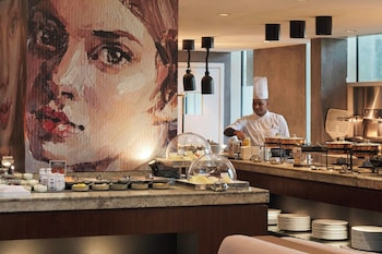 the ritz carlton dubai international financial centre