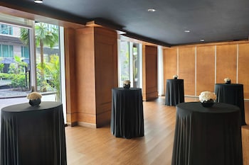 the ritz carlton dubai international financial centre