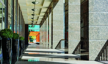 the ritz carlton dubai international financial centre