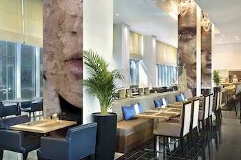 the ritz carlton dubai international financial centre