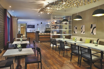 the ritz carlton dubai international financial centre