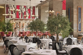 the ritz carlton dubai international financial centre