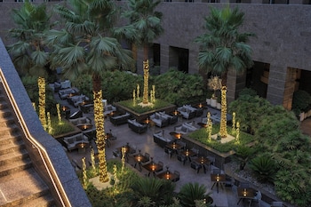 the ritz carlton dubai international financial centre