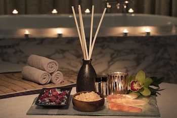 the ritz carlton dubai international financial centre