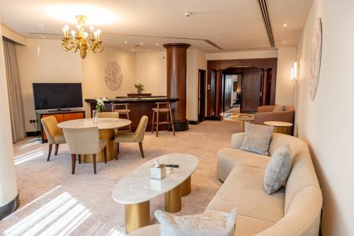 majestic cove hotel