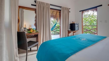 aura hotel baru