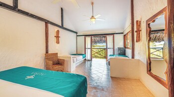 aura hotel baru