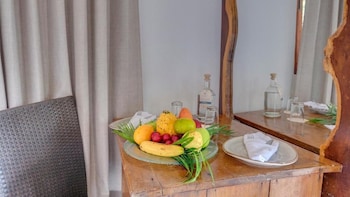aura hotel baru