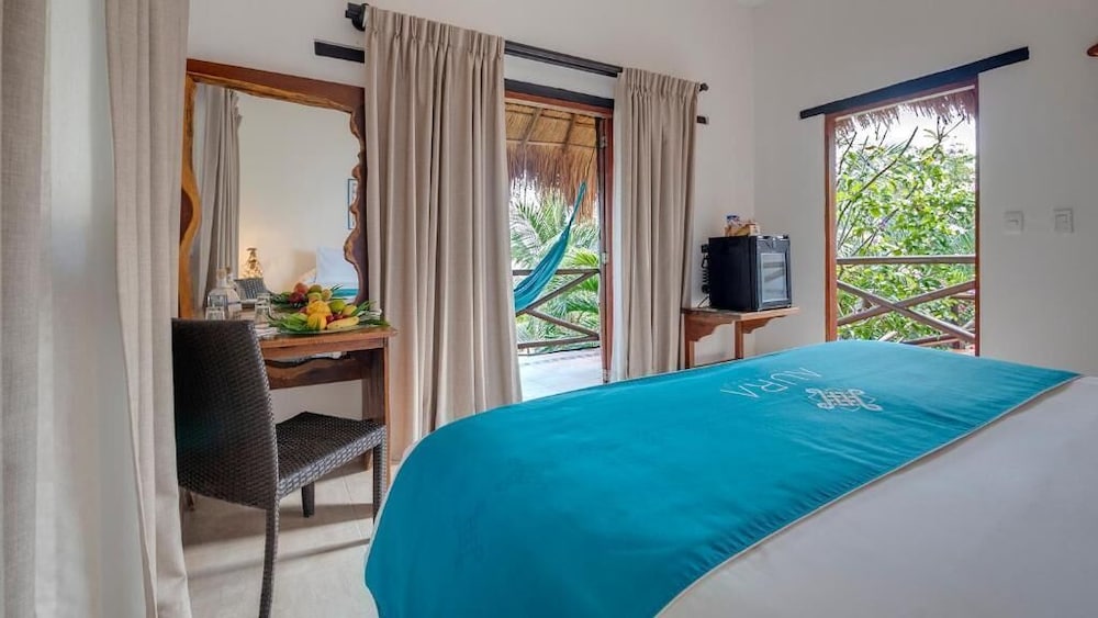 aura hotel baru
