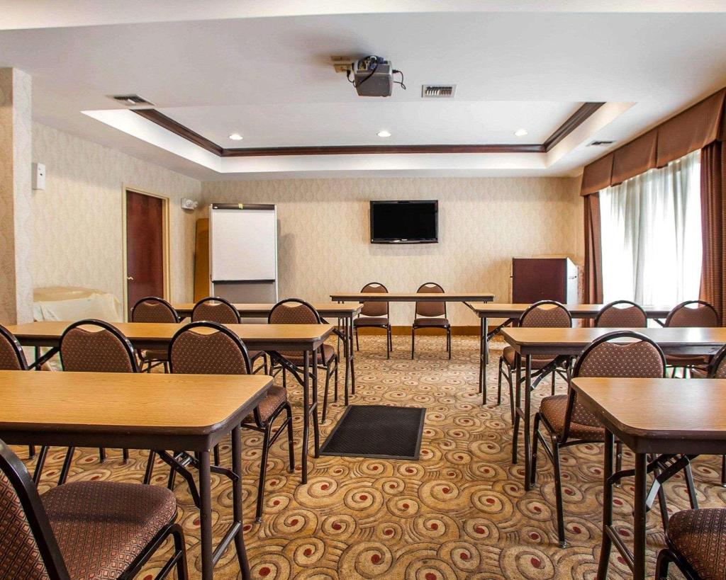 comfort suites east brunswick south river
