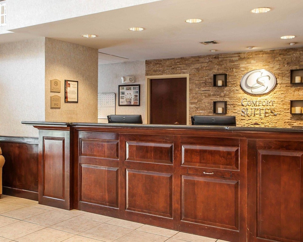 comfort suites east brunswick south river
