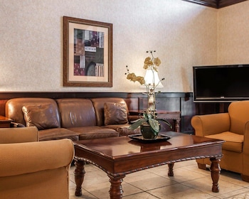 comfort suites east brunswick south river