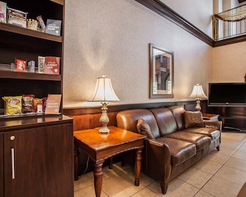 comfort suites east brunswick south river