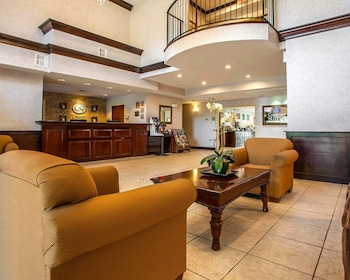 comfort suites east brunswick south river
