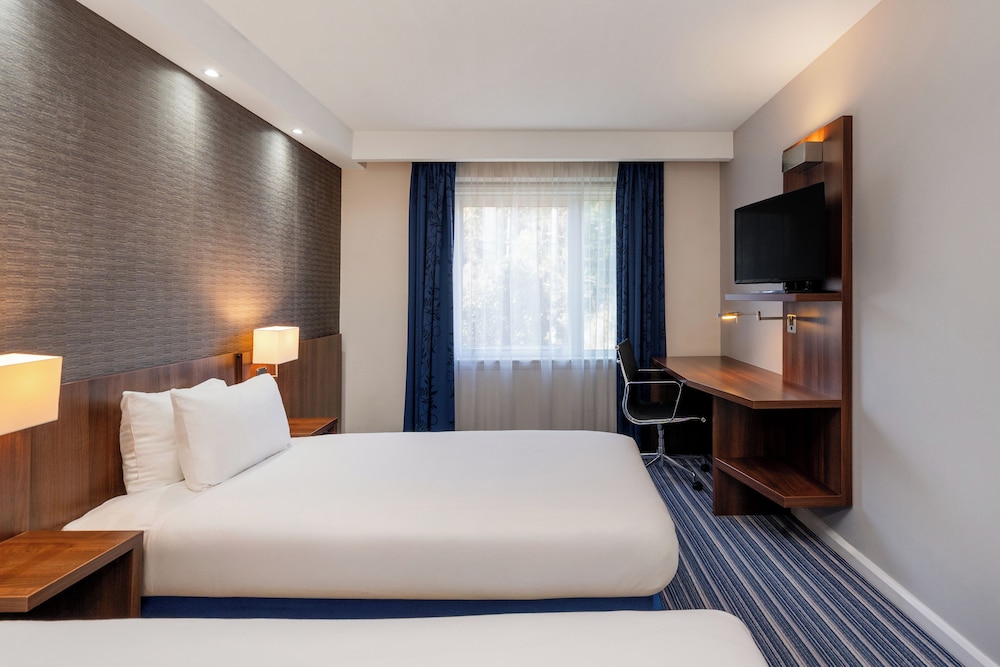 holiday inn express cambridge duxford m11 j10