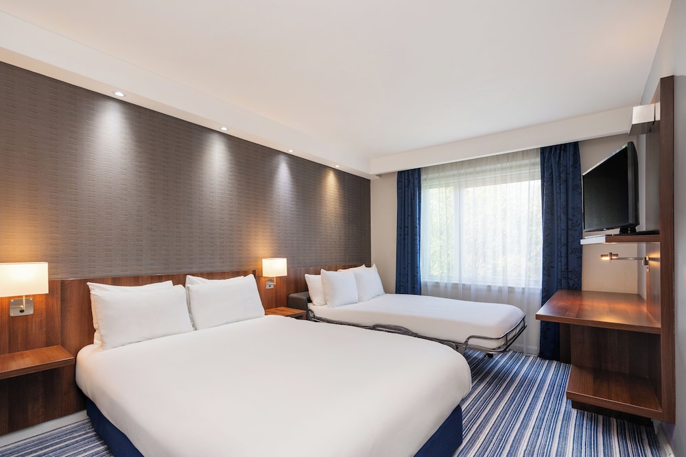 holiday inn express cambridge duxford m11 j10