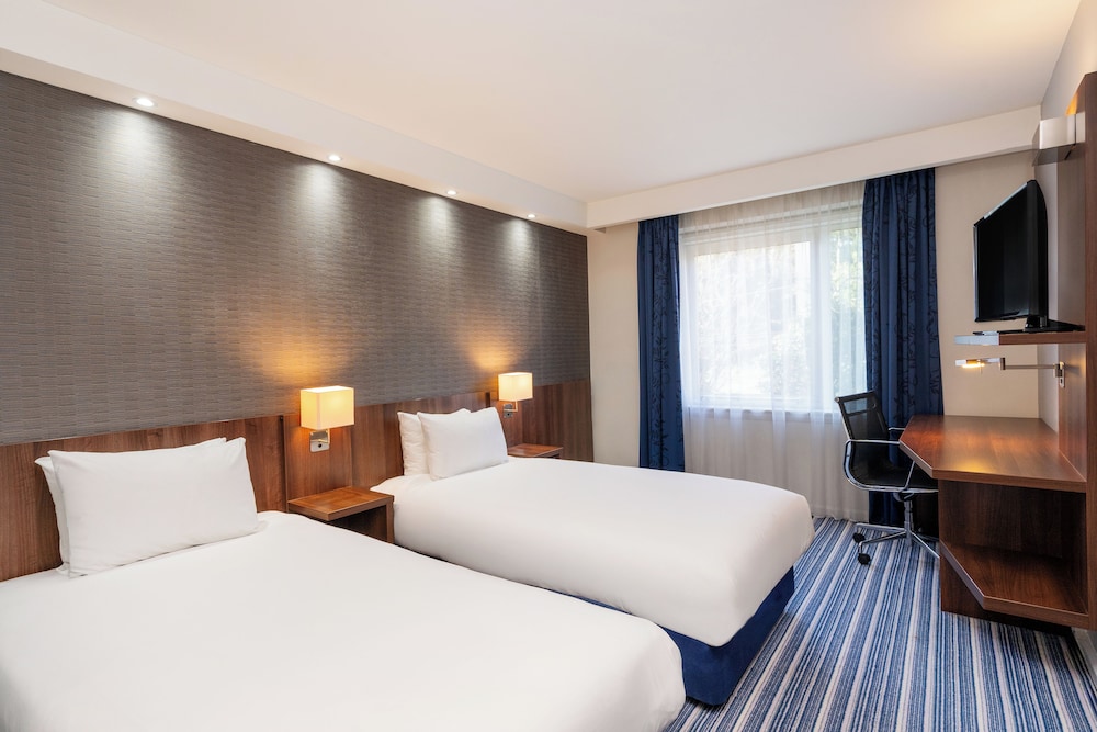 holiday inn express cambridge duxford m11 j10