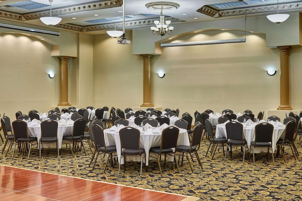 radisson hotel el paso airport