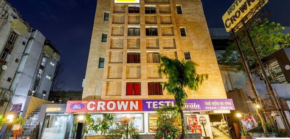 hotel crown