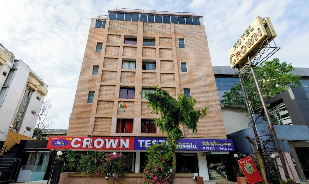 hotel crown