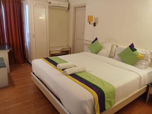 hotel crown