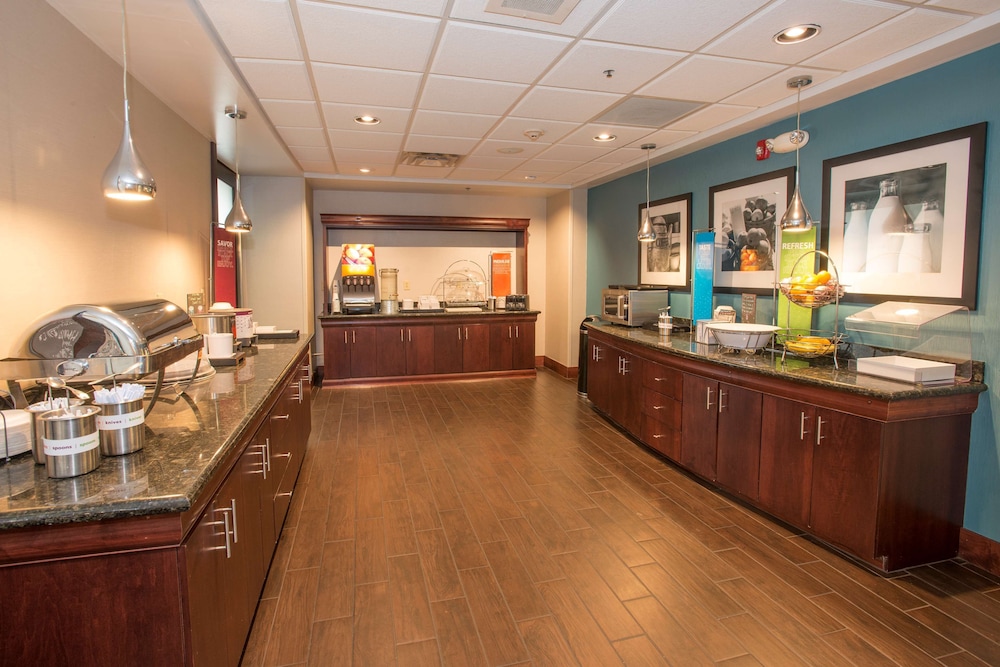 hampton inn and suites dayton airport