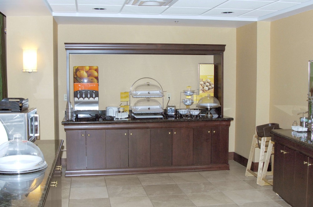 hampton inn and suites dayton airport