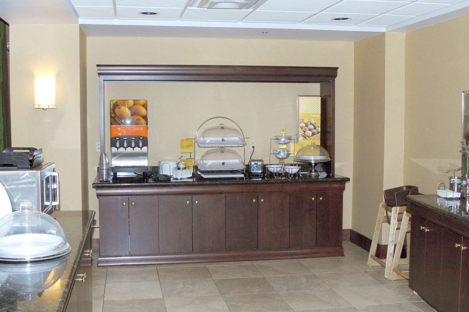 hampton inn and suites dayton airport