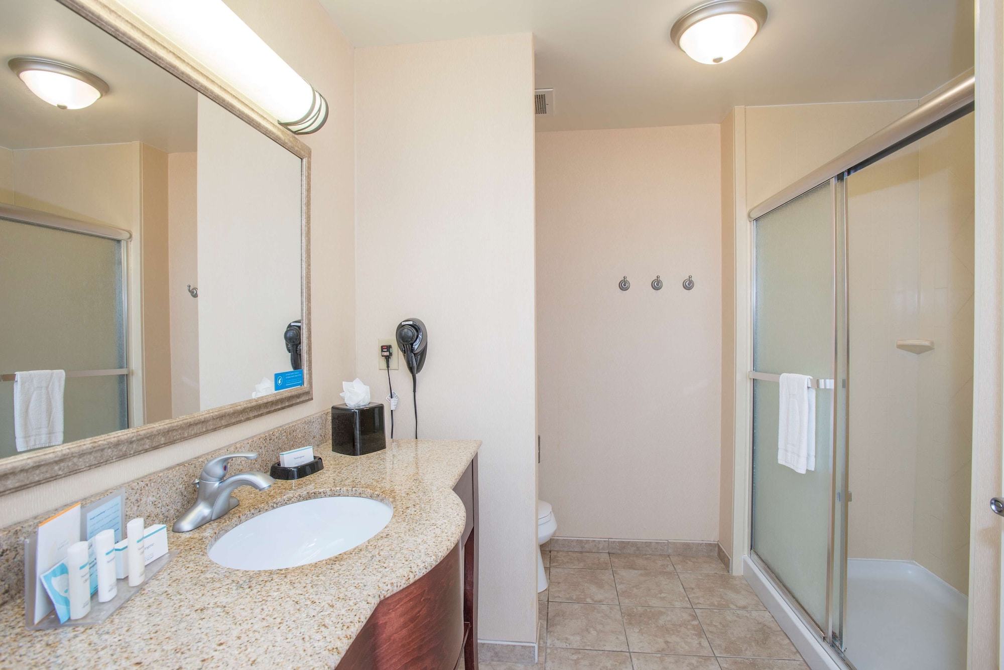 hampton inn and suites dayton airport