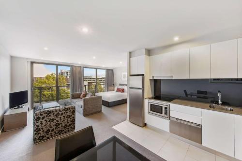 adina serviced apartments canberra dickson