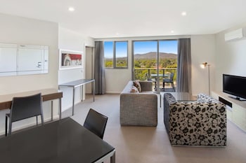 adina serviced apartments canberra dickson