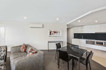 adina serviced apartments canberra dickson