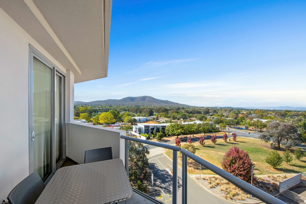 adina serviced apartments canberra dickson