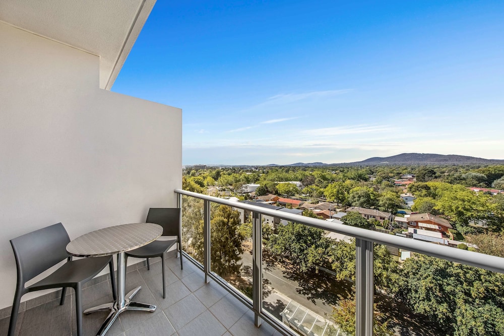 adina serviced apartments canberra dickson