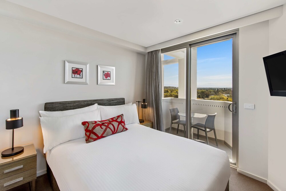 adina serviced apartments canberra dickson
