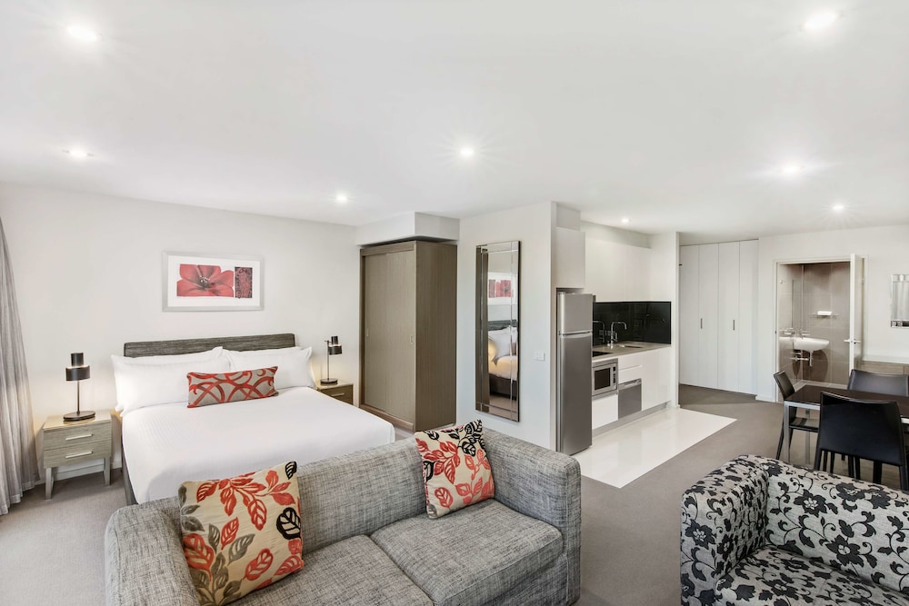 adina serviced apartments canberra dickson