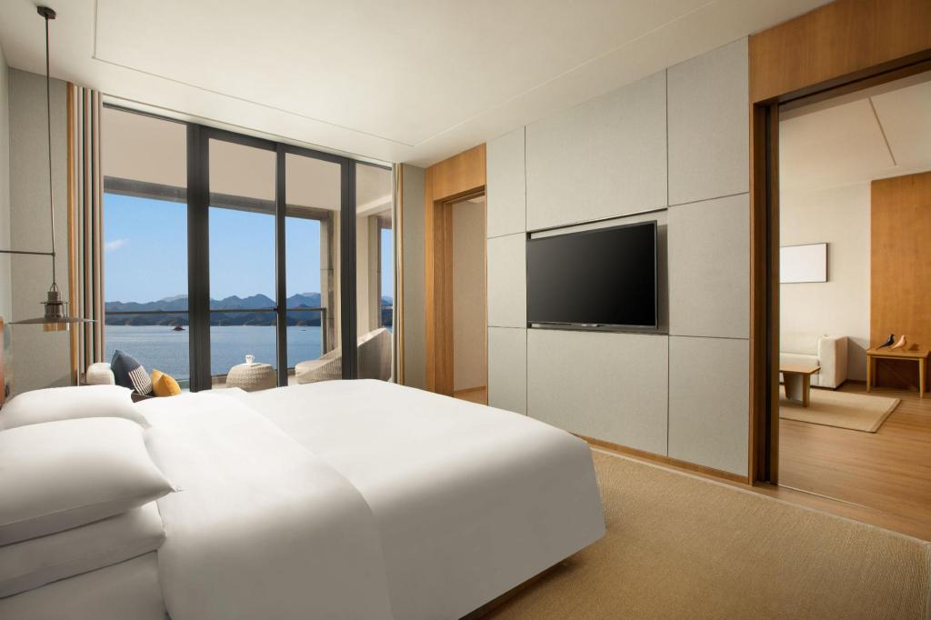 voco thousand island lake by ihg