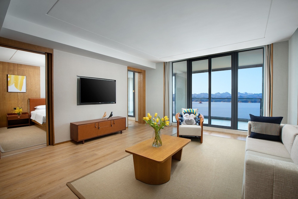 voco thousand island lake by ihg