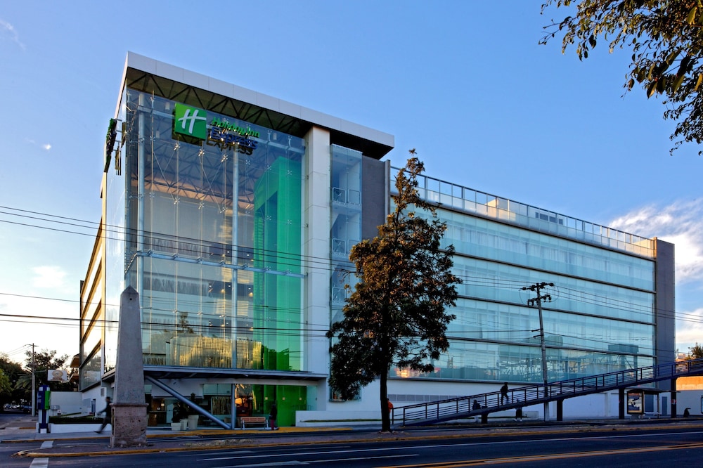 holiday inn express guadalajara expo