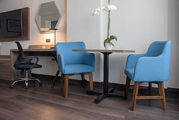 holiday inn express guadalajara expo