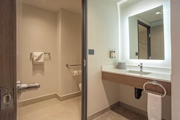 holiday inn express guadalajara expo