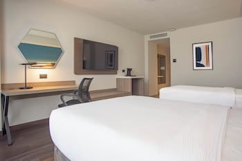 holiday inn express guadalajara expo