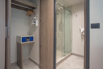 holiday inn express guadalajara expo