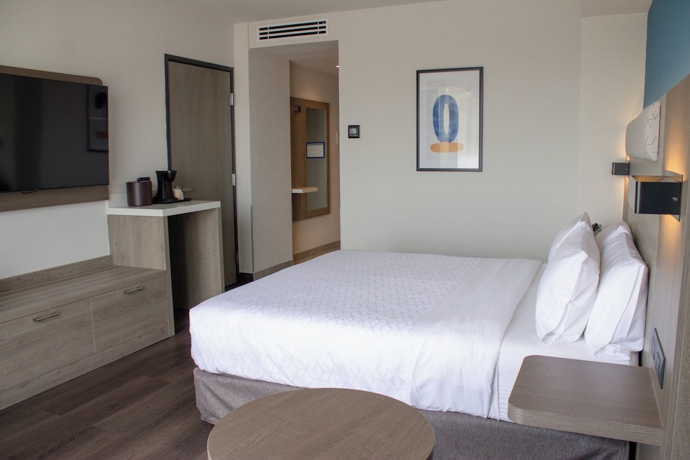 holiday inn express guadalajara expo