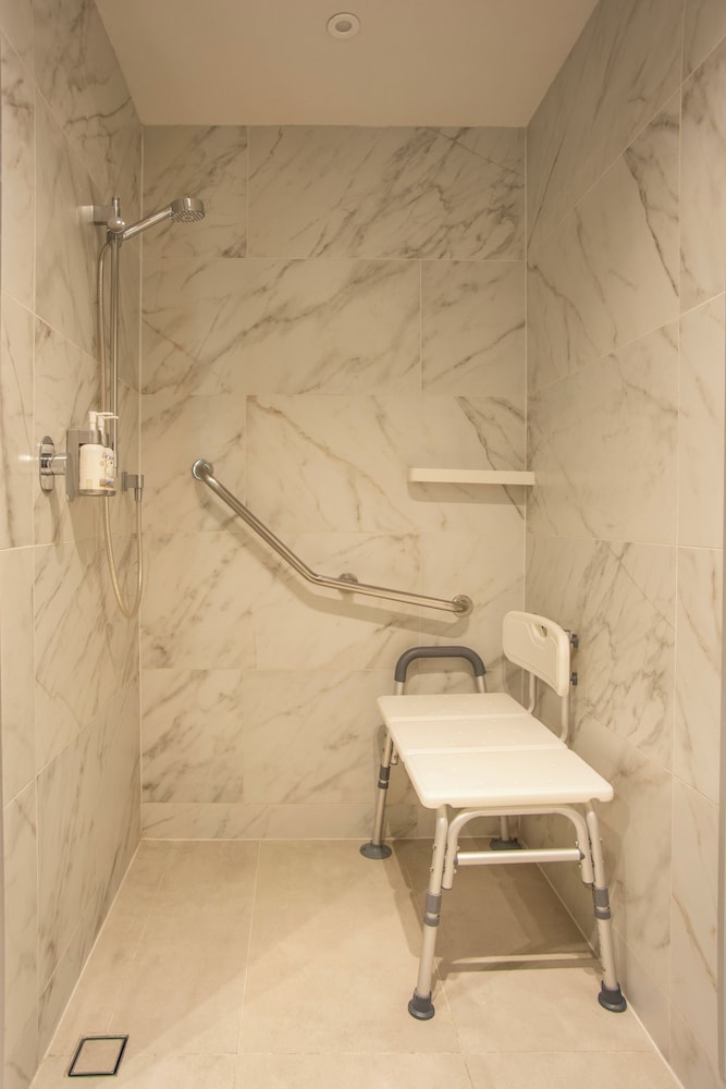 holiday inn express guadalajara expo